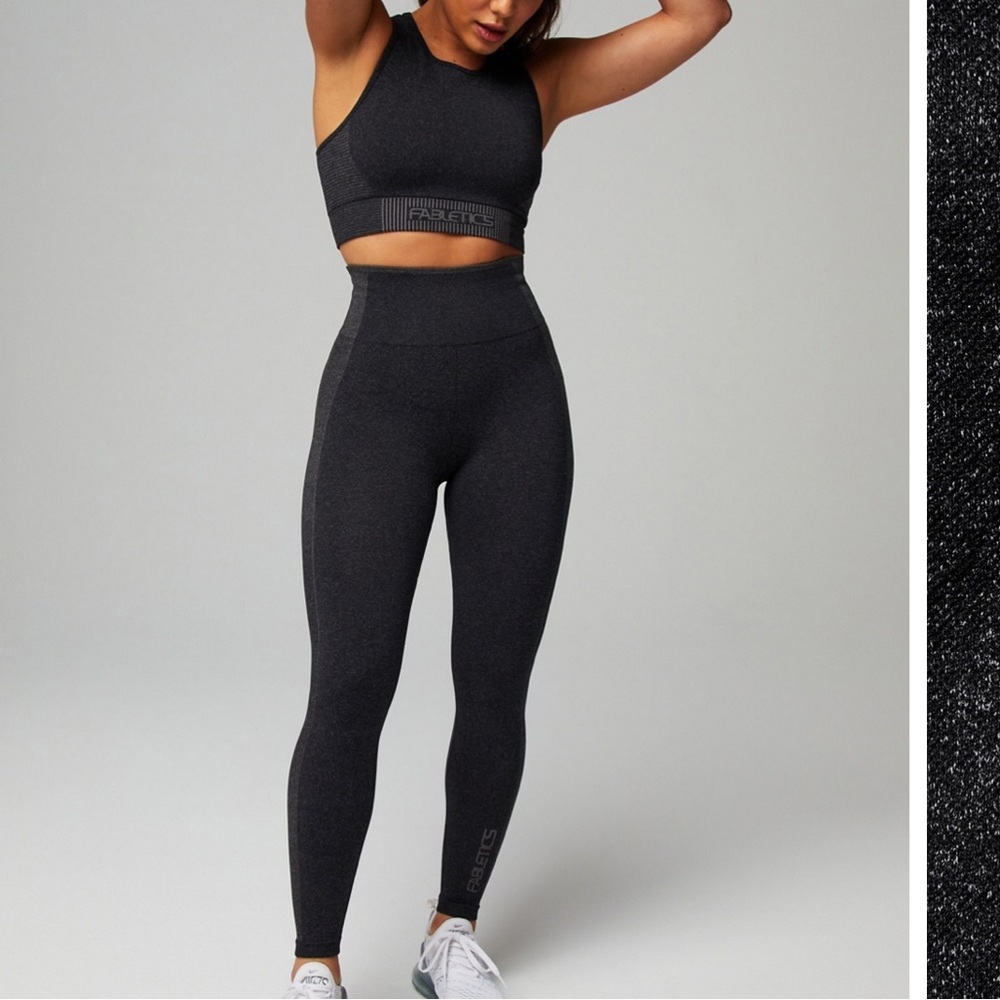 Fabletics Seamless Ultra HW Sport Stripe 7/8 Legging in Black Heather